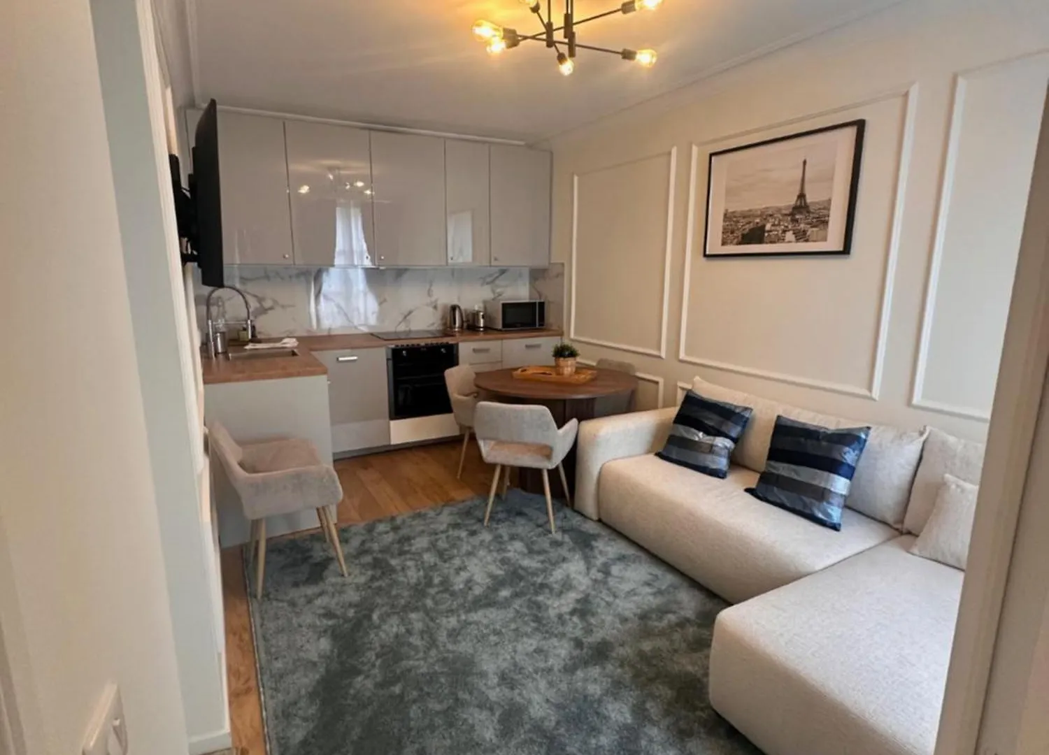 Cozy & Luxury In Heart Of Marais location